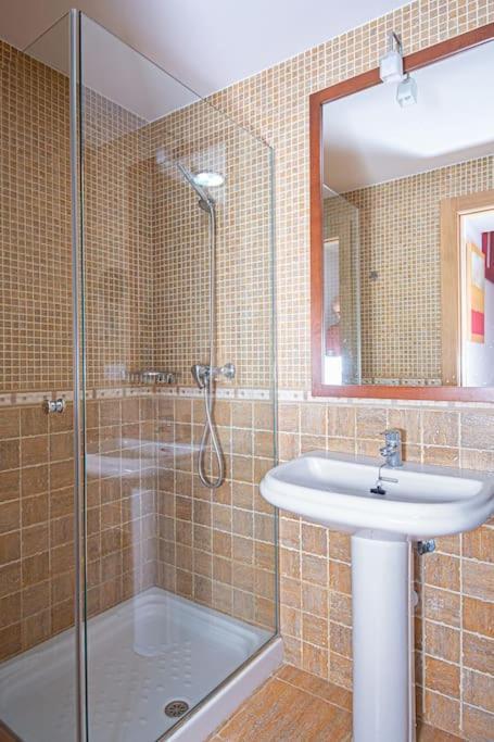 Sunny House With Great Sea Views, 3 Terraces, Private Heated Pool And Sauna La Herradura  Exterior photo